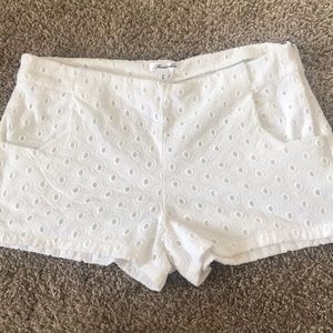 White eyelet Boutique Shorts SZ LG